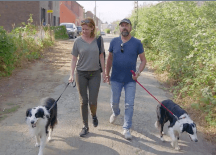 Sandrine André en Hans Ligtvoet wandelen met hun twee honden